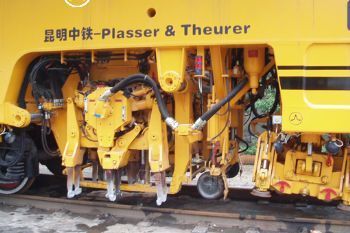 D08-32C捣固车工作机械钳与捣固装置